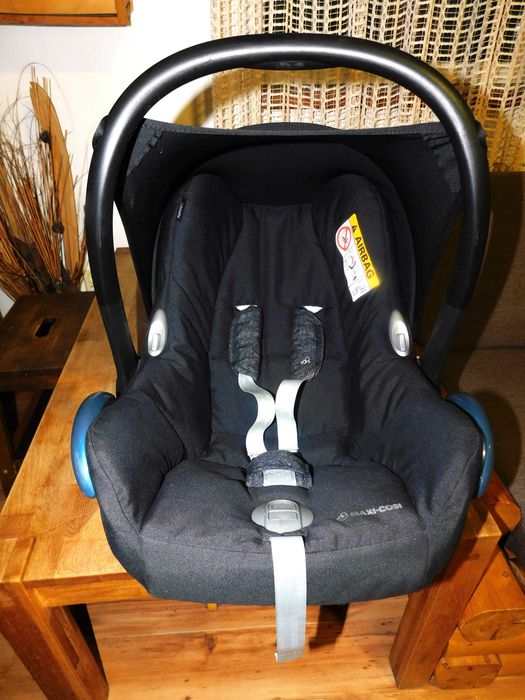 Scoica (scaun auto) cu parasolar Maxi Cosi grupa 0-13 kg