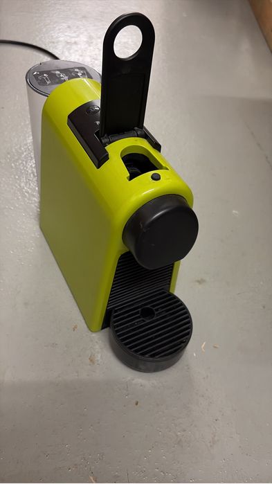Aparat mini essenza Nesspresso