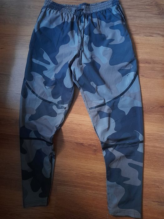 Puma Stampd мъжко долнище M размер.