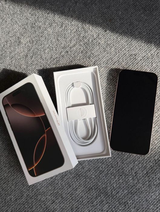 Iphone 16 pro max  oben ipad pro