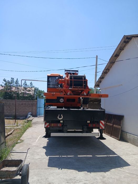 Avto kran sotiladi 25T KAMAZ