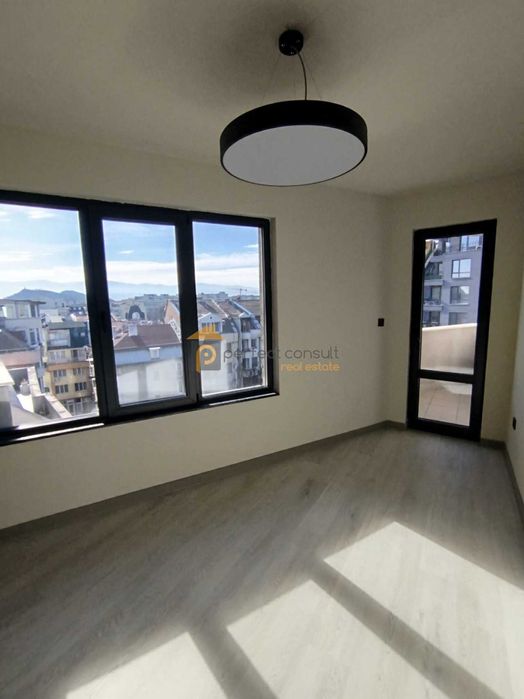 Продава се Четиристаен апартамент в Пловдив, Кършияка - 145 кв.м за 1038 €/кв.м - Снимка #1