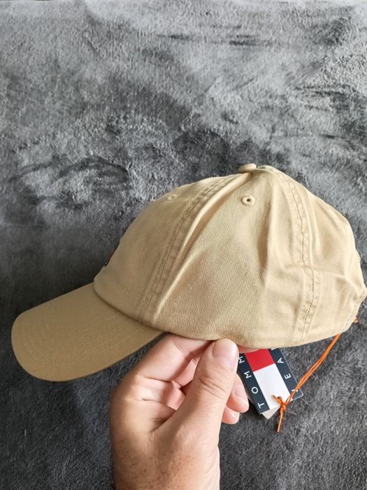 Tommy Jeans șapcă unisex bej/crem cu logo mic mărime OS noua originala