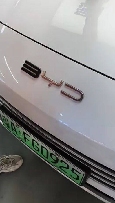 Накладка на логотип BYD