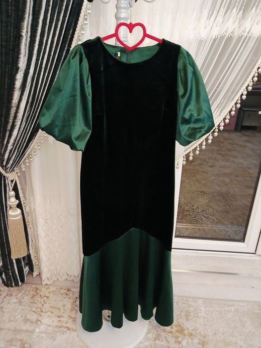 Этот шикарный темно-зеленый наряд, представляет вечерний образ