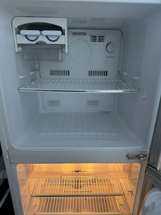 Продается холодильник SAMSUNG очень хорошее состояние