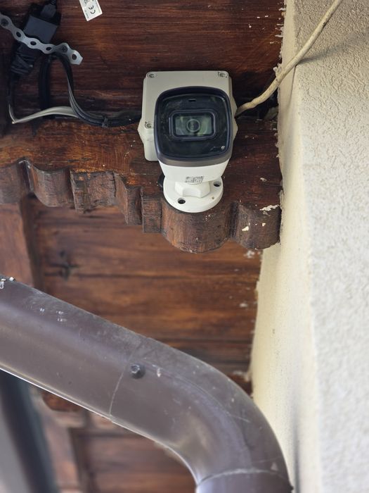 Vindem sistem complet camere video cu8 întrări monitor dvr microfoane