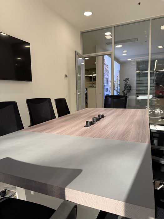 Стол для переговоров/Conference table