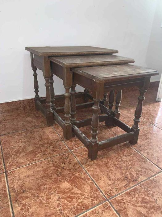 Set de trei masute din lemn