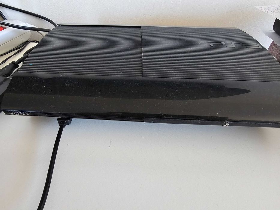 PlayStation 3 Super Slim 500GB + 12 игри + 4 джойстика + 2 Move + PS Eye