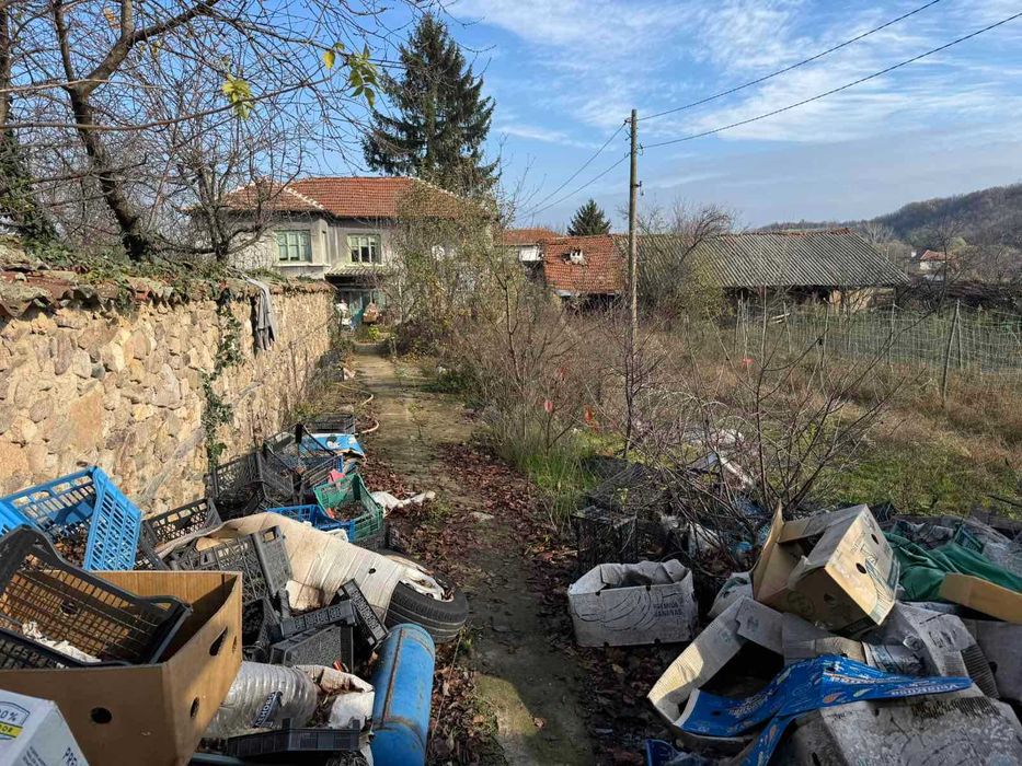 Самостоятелна къща в с.Леново