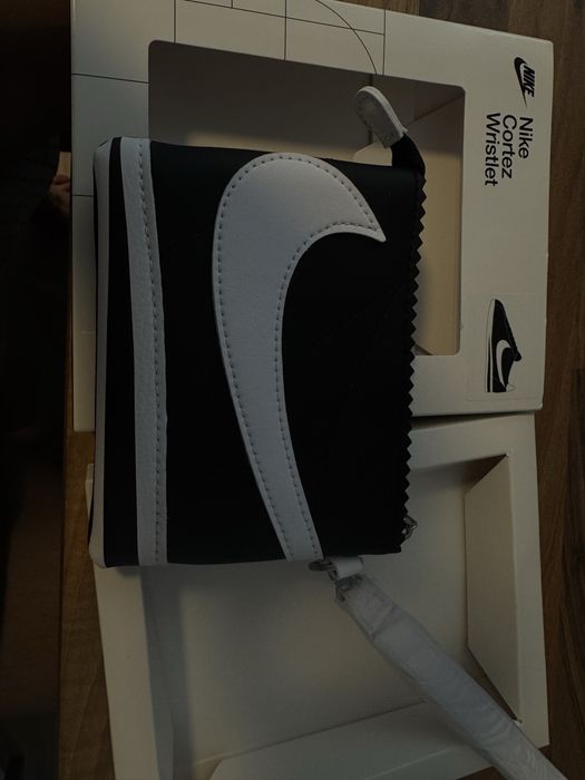 Nike - портфейл