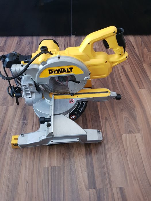 Circular  Dewalt DWS 777
