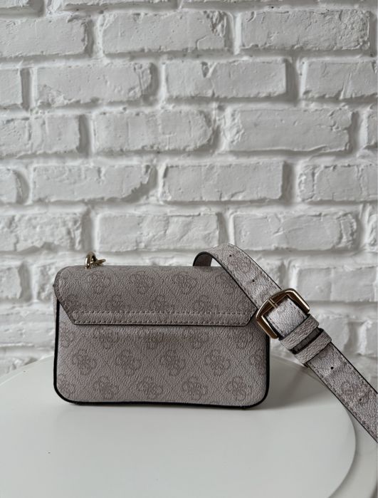 GUESS лого чанта