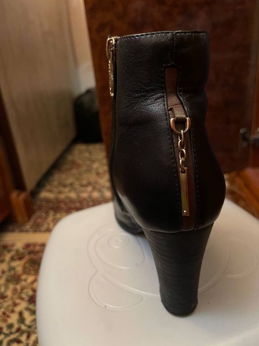 Женские сапоги из натуральной кожи.