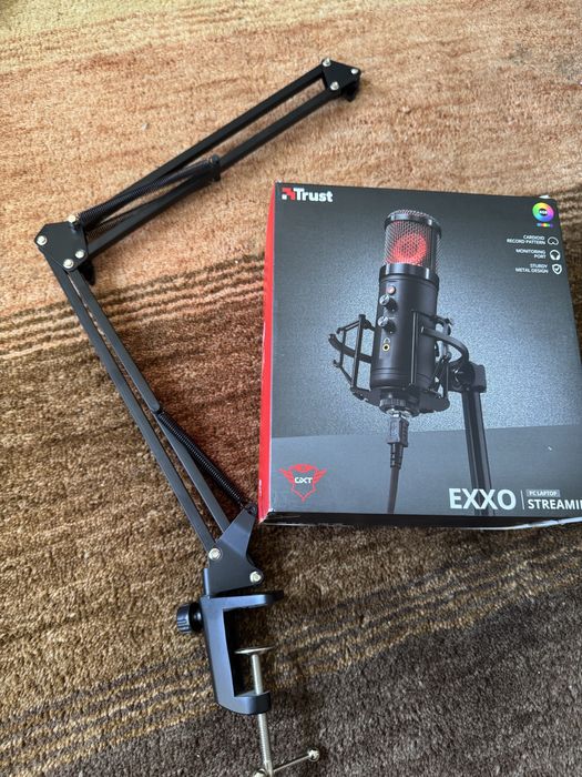 Microfon streaming Trust GXT 256 EXXO si suport prindere de masa