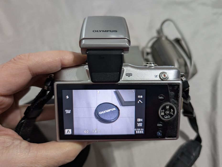 Безогледален фотоапарат Olympus E-pm1, 14-42 IIR MSC