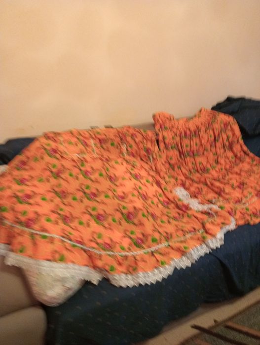 Vând fustă țigănească