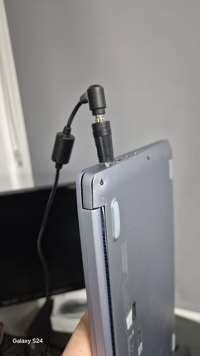 Asus vivobook i5 gen 10 8GB DDR4 512GB SSD