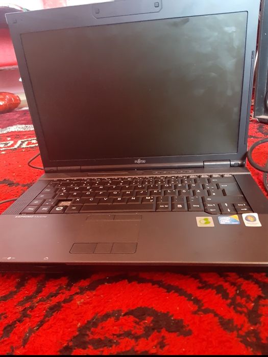 Vând laptop Fujitsu Esprimo  Mobile  citiți descrierea.