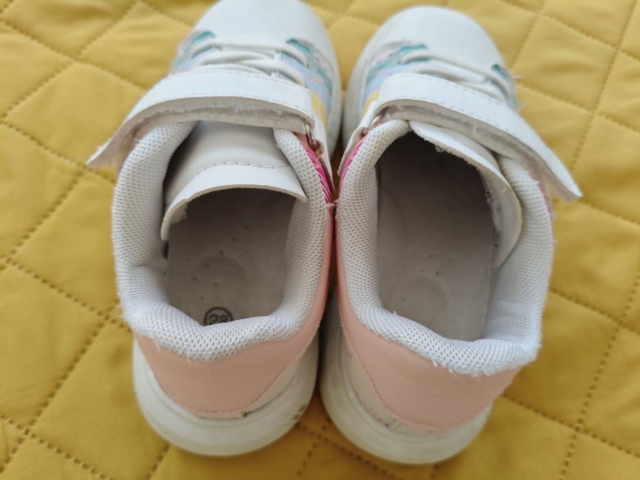 Adidași fete în stare bună