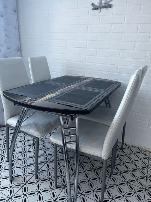 Продам стол и стулья