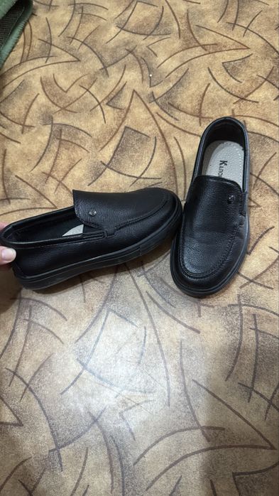 Продам детские туфли