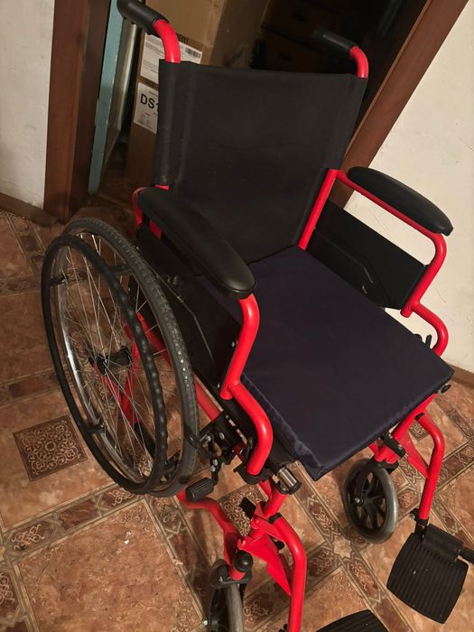 Продам инвалидную коляску