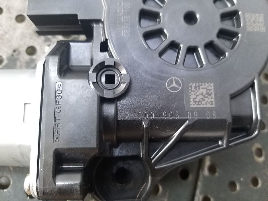 Motoras macara dreapta spate mercedes b class w247 a0009060908
