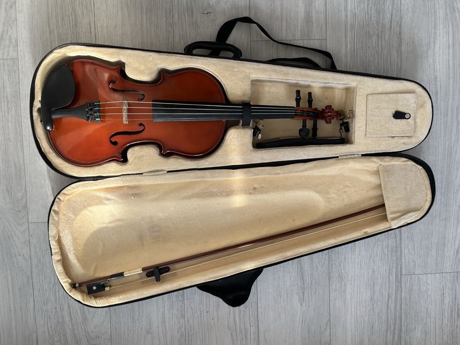 Скрипка 4/4 в отличном состоянии