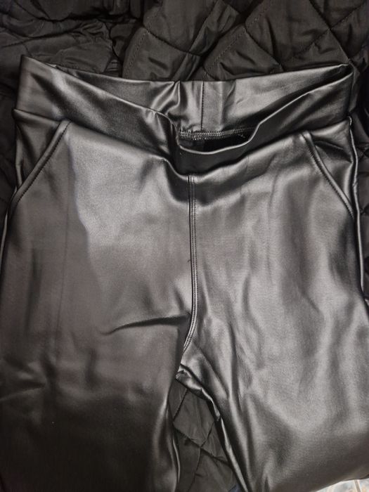 fusta și pantaloni piele