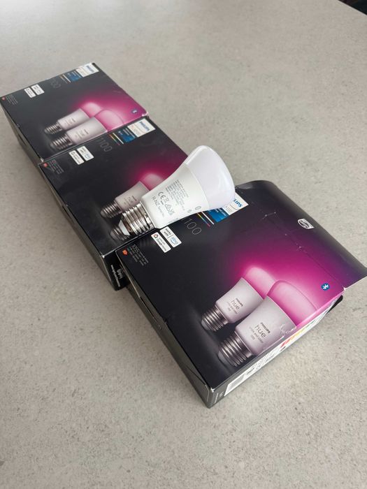 Becuri Philips HUE E27 RGB de vanzare
