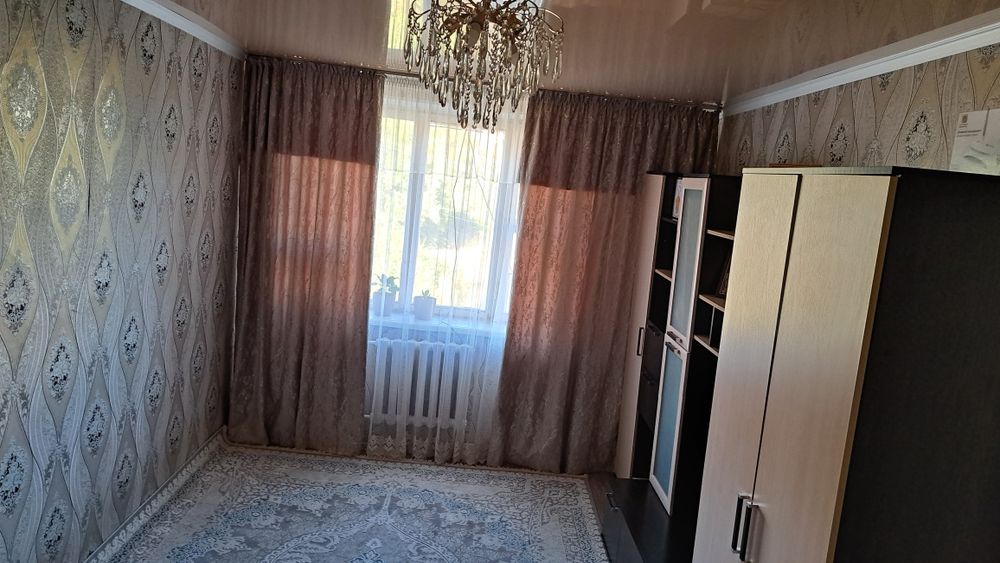 Продам 2 комнатную квартиру .