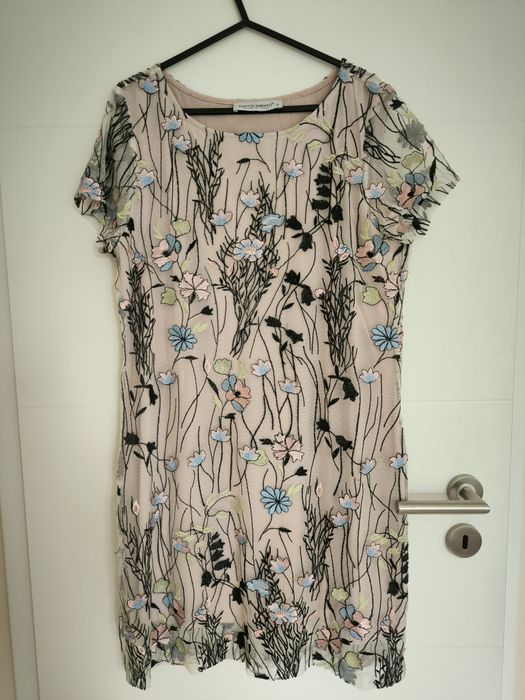 Дамска рокля с дантела бродерия