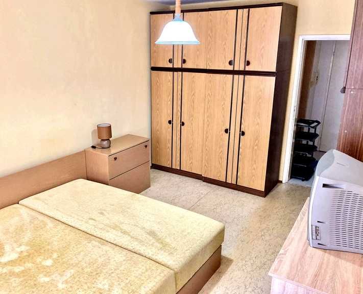 Дава се под наем Едностаен апартамент в Бургас, Славейков - 40 кв.м за 178.5 € - Снимка #1