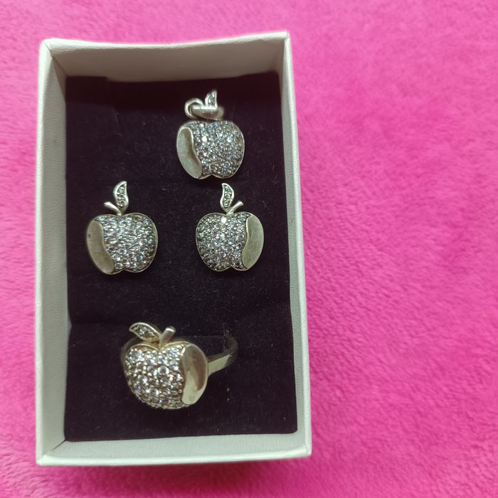 Продам серебряный комплект