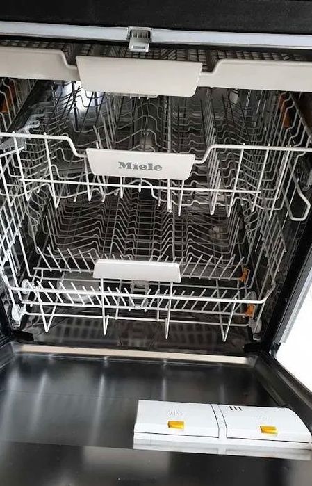 Съдомиялна Miele XXL G5000 U Active на 2 месеца ползване