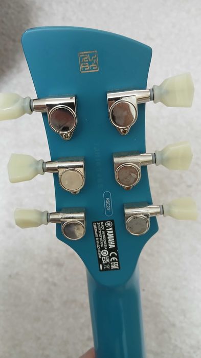 Электрогитара Yamaha RSE20 SWIFT синий