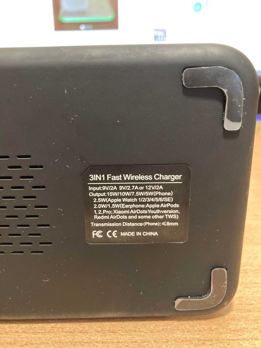 Зарядна станция за Iphone устройства 3 в 1