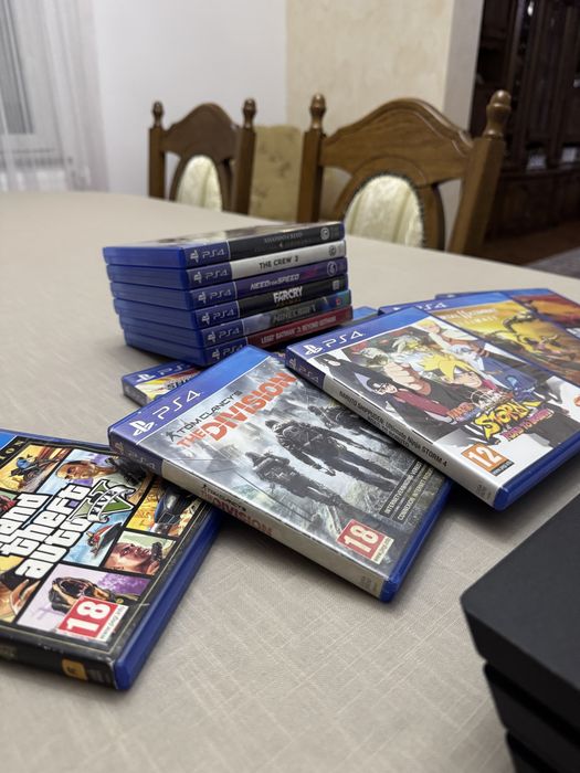 Ps4 pro perfect functional cu 13 jocuri și maneta