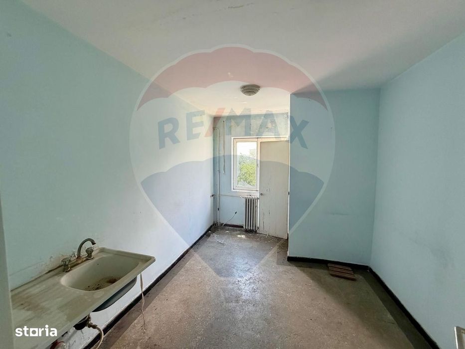 Apartament cu 3 camere de vânzare în zona Brailei