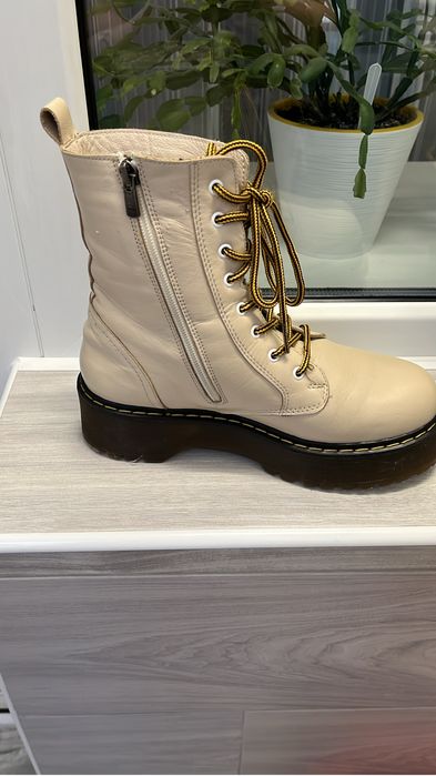 Продам ботинки