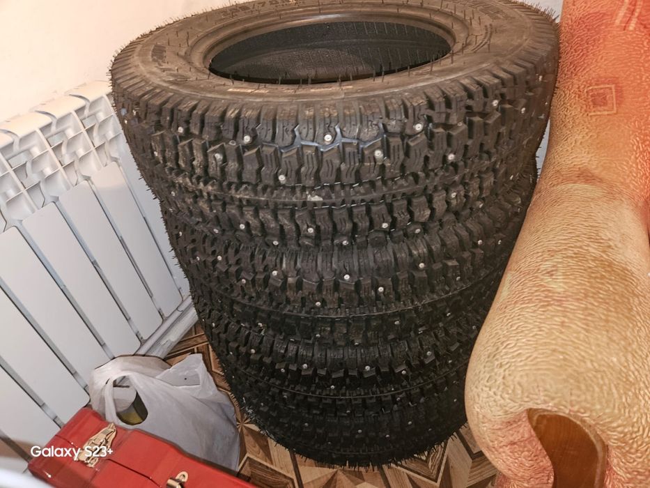 Продам шины на ниву