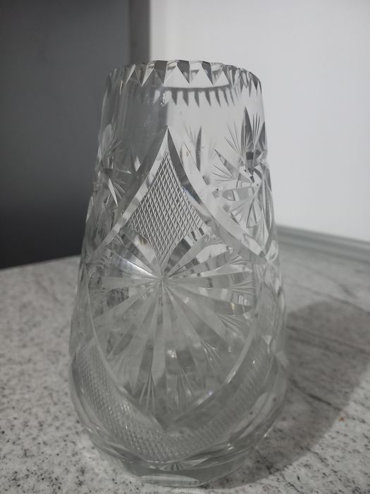 Vaza cristal autentic inaltime 17 cm deschidere 7 cm. Noua fara etiche