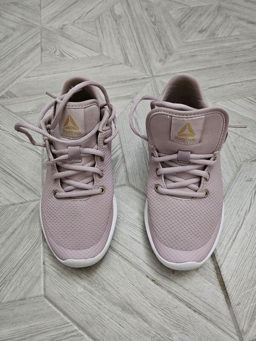 Оригинальные женские кроссовки Reebok.
