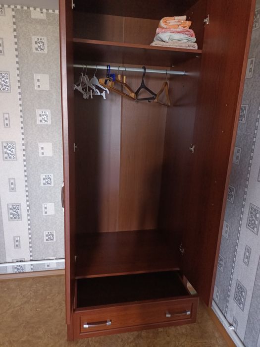Продам шкаф плательный.