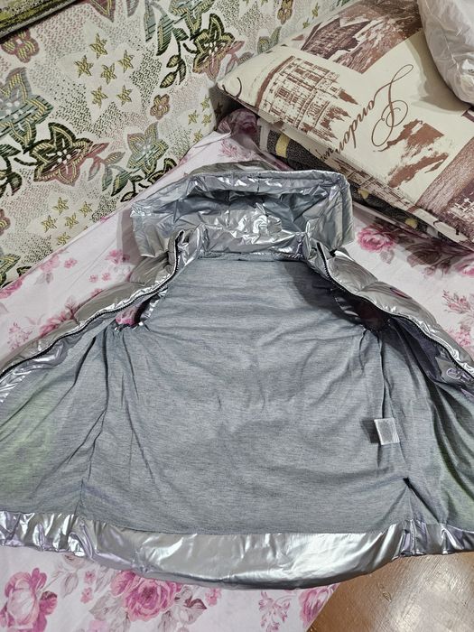 Свитер, безрукавка, по 2000.