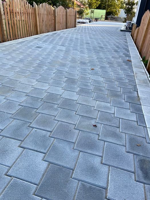 Pavaje, pavele, borduri, coama de gard pentru gradina.