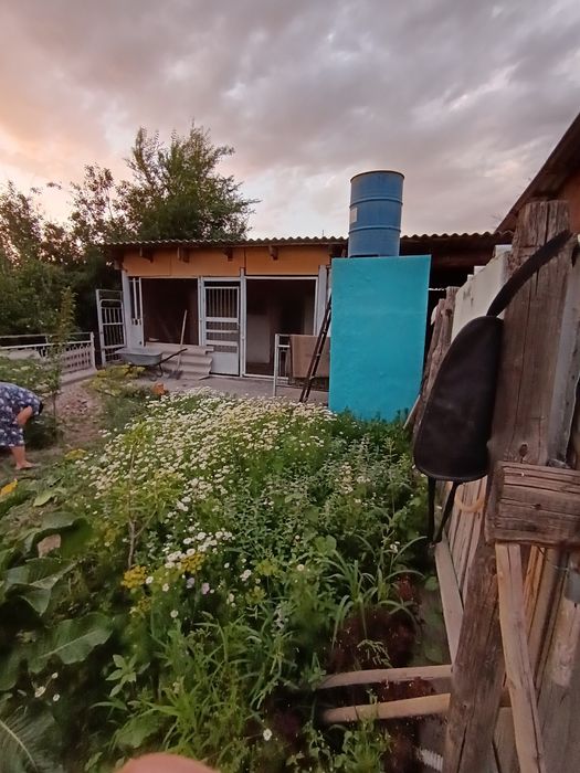 Үй сатылады. Келіп көріңіздер.