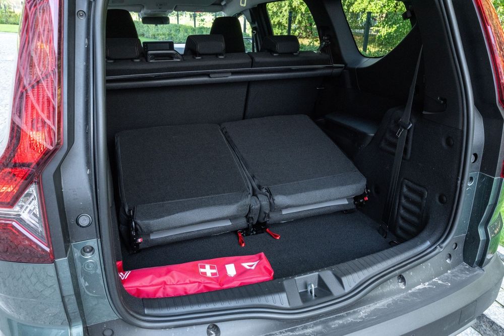 Dacia Jogger Extreme Hybrid 140 • 7 места • 2023 • 40 000 км